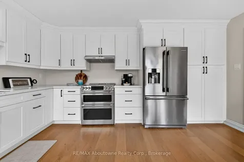 2385 Guildstone Crescent Oakville ON L6M 3Y8