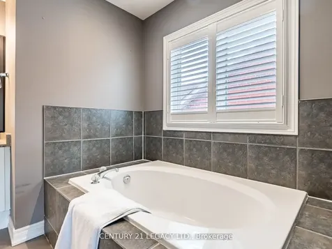3 Bowsfield Drive Brampton ON L6P 1C8