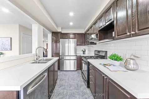 32 Bay Breeze Drive Brampton ON L6R 0M1