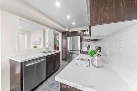32 Bay Breeze Drive Brampton ON L6R 0M1