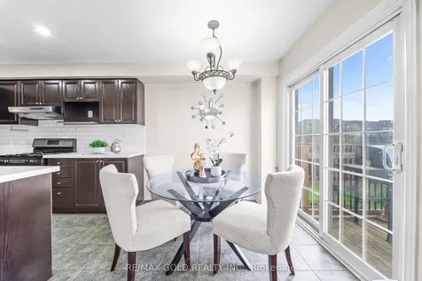 32 Bay Breeze Drive Brampton ON L6R 0M1