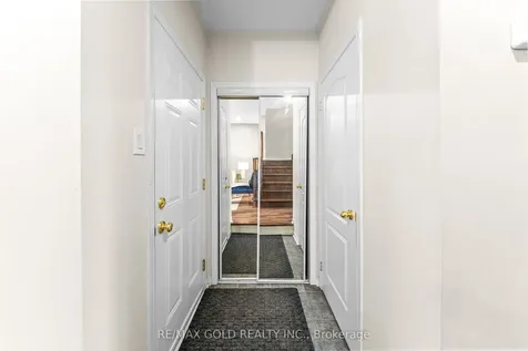 32 Bay Breeze Drive Brampton ON L6R 0M1