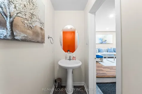 32 Bay Breeze Drive Brampton ON L6R 0M1