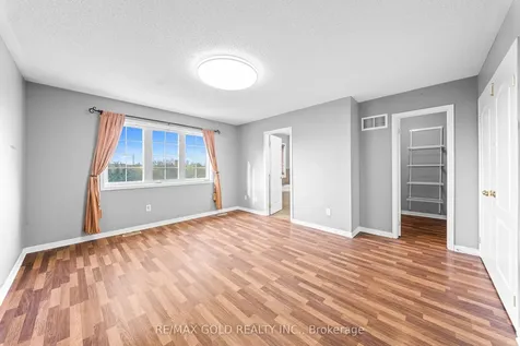 32 Bay Breeze Drive Brampton ON L6R 0M1