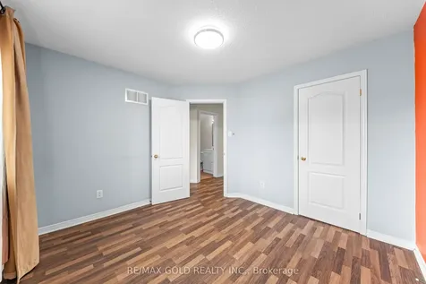 32 Bay Breeze Drive Brampton ON L6R 0M1