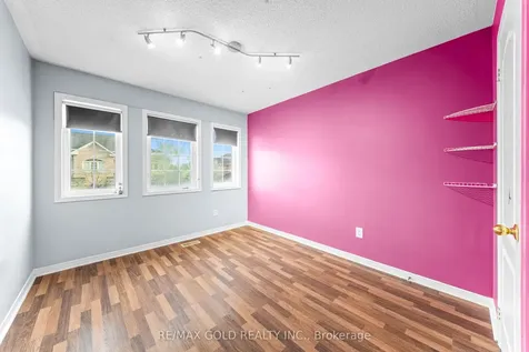 32 Bay Breeze Drive Brampton ON L6R 0M1