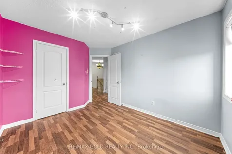32 Bay Breeze Drive Brampton ON L6R 0M1