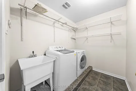 32 Bay Breeze Drive Brampton ON L6R 0M1