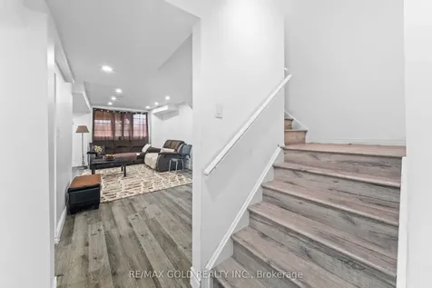 32 Bay Breeze Drive Brampton ON L6R 0M1