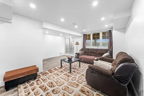 32 Bay Breeze Drive Brampton ON L6R 0M1
