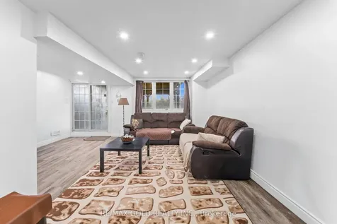 32 Bay Breeze Drive Brampton ON L6R 0M1