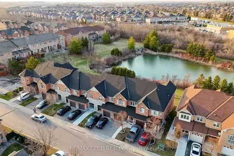 32 Bay Breeze Drive Brampton ON L6R 0M1