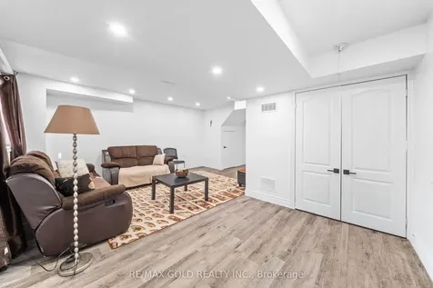 32 Bay Breeze Drive Brampton ON L6R 0M1