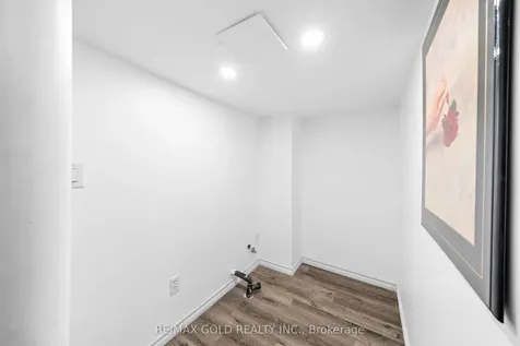 32 Bay Breeze Drive Brampton ON L6R 0M1
