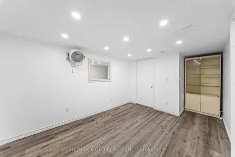 32 Bay Breeze Drive Brampton ON L6R 0M1