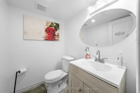 32 Bay Breeze Drive Brampton ON L6R 0M1