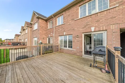 32 Bay Breeze Drive Brampton ON L6R 0M1