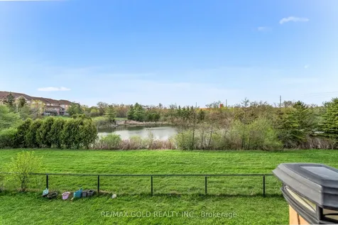32 Bay Breeze Drive Brampton ON L6R 0M1
