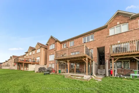 32 Bay Breeze Drive Brampton ON L6R 0M1