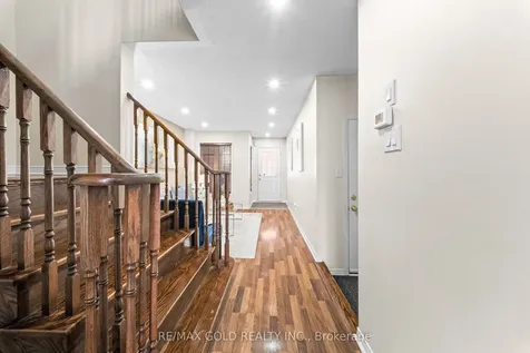 32 Bay Breeze Drive Brampton ON L6R 0M1