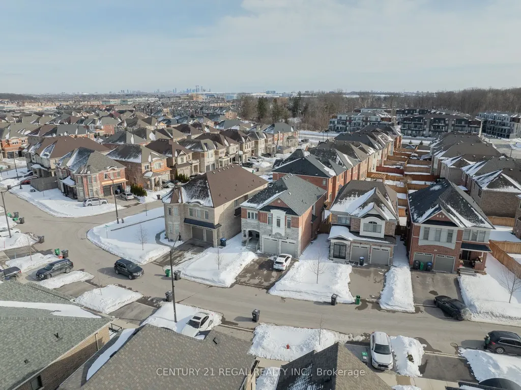 25 Elysian Fields Circle Brampton ON L6Y 6E9