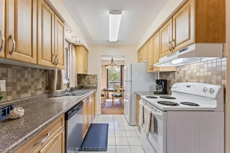 24 Cassander Crescent Brampton ON L6Z 1Z2