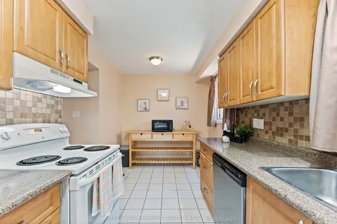 24 Cassander Crescent Brampton ON L6Z 1Z2