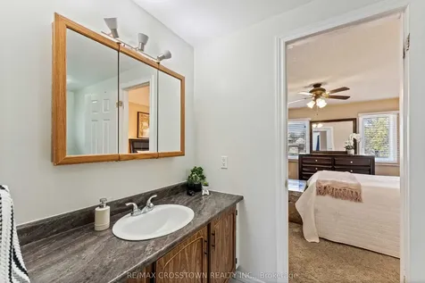24 Cassander Crescent Brampton ON L6Z 1Z2