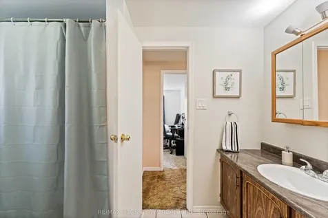 24 Cassander Crescent Brampton ON L6Z 1Z2