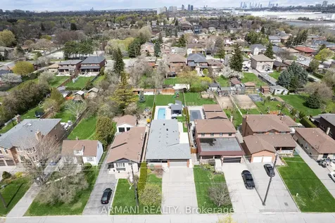 80 Wallasey Avenue Toronto ON M9M 1E4
