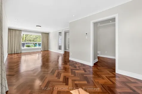 304 Ulric Crescent Oakville ON L6K 3R2