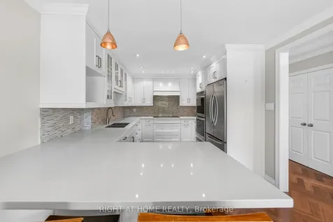 304 Ulric Crescent Oakville ON L6K 3R2