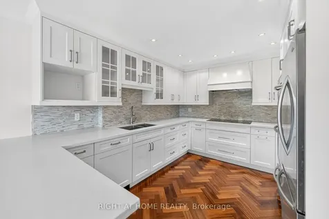 304 Ulric Crescent Oakville ON L6K 3R2