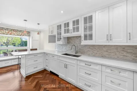 304 Ulric Crescent Oakville ON L6K 3R2