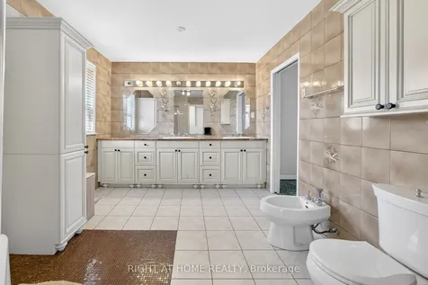 304 Ulric Crescent Oakville ON L6K 3R2