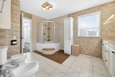 304 Ulric Crescent Oakville ON L6K 3R2