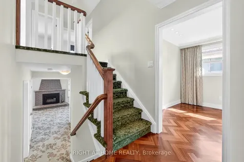 304 Ulric Crescent Oakville ON L6K 3R2