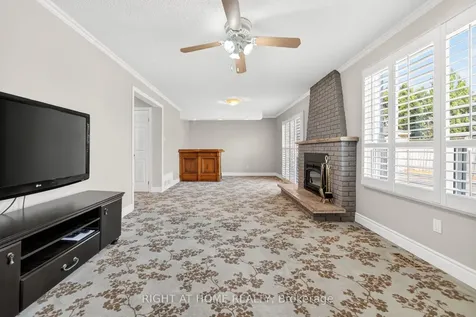 304 Ulric Crescent Oakville ON L6K 3R2