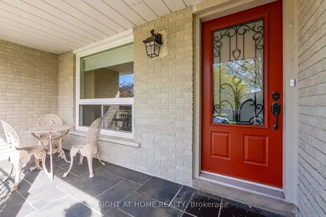 304 Ulric Crescent Oakville ON L6K 3R2