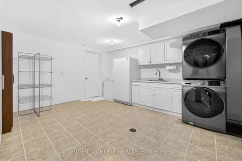 304 Ulric Crescent Oakville ON L6K 3R2