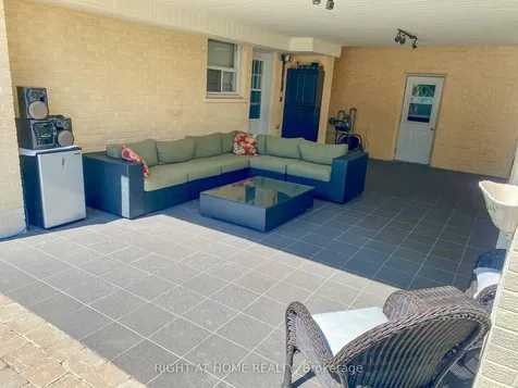 304 Ulric Crescent Oakville ON L6K 3R2