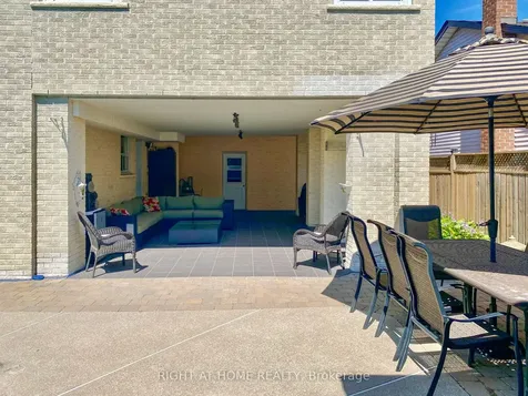 304 Ulric Crescent Oakville ON L6K 3R2