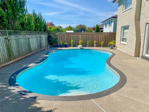 304 Ulric Crescent Oakville ON L6K 3R2