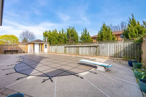 304 Ulric Crescent Oakville ON L6K 3R2