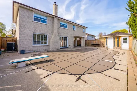 304 Ulric Crescent Oakville ON L6K 3R2