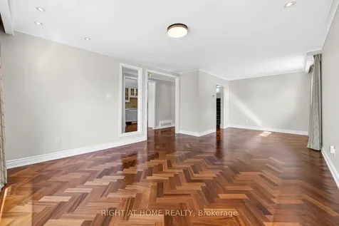 304 Ulric Crescent Oakville ON L6K 3R2