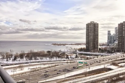 103 The Queensway N/a Toronto ON M6S 5B4