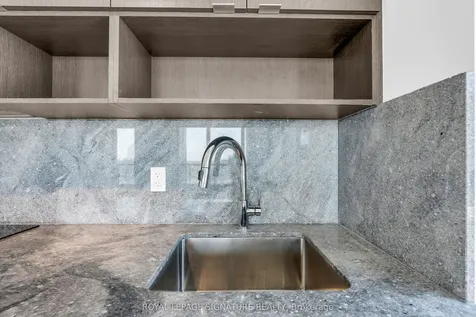 7 Mabelle Avenue Toronto ON M9A 4X7