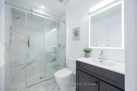 5030 Heatherleigh Avenue Mississauga ON L5V 2G7