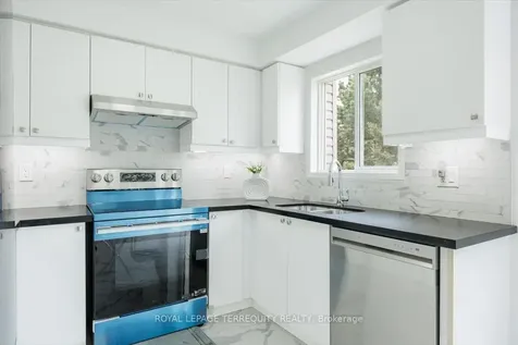 5030 Heatherleigh Avenue Mississauga ON L5V 2G7
